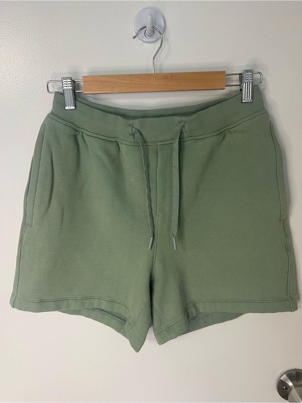 Lululemon Women's Sage Green Drawstring Lounge Shorts Athletic Activewear - Picture 1 of 7